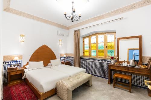 Postel nebo postele na pokoji v ubytování Riad Al Makan Fes & Spa