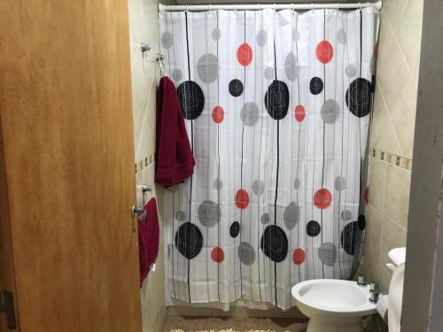 Bilik mandi di Cares Apartament, Morón, Buenos Aires