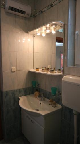 A bathroom at Apartments Komel II