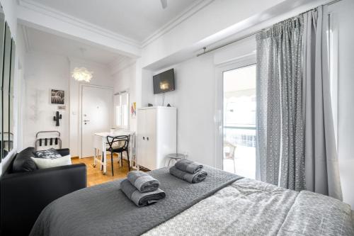 The Cactus Apartment with Large Sunny Balcony