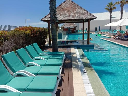 Piscina en o cerca de A 406 FANTASTIC OCEAN BEACH and MARINA VIEW APT - MANDURAH