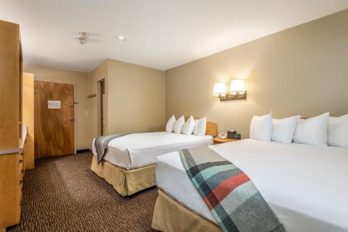 a hotel room with two beds and a television at Snow Cap Inn in Newry