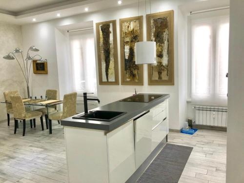 Virtuvė arba virtuvėlė apgyvendinimo įstaigoje Allegra's House Vaticano