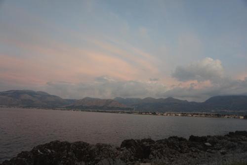 a large body of water with mountains in the background at Fiore di Loto Rooms in Carini