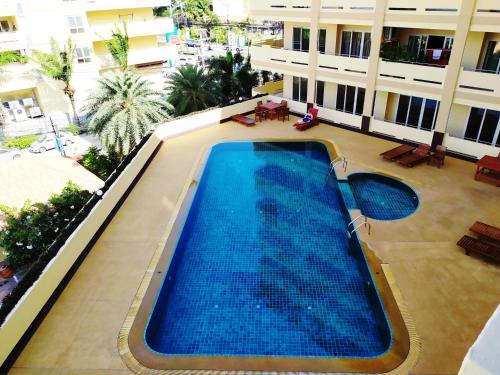 View Talay Residence 4 tesisinde veya buraya yakın yüzme havuzu