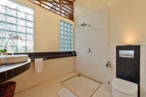 Ένα μπάνιο στο Villa Vastu