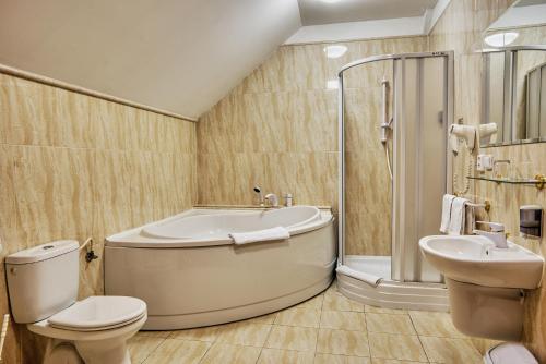 Hotel Royal tesisinde bir banyo