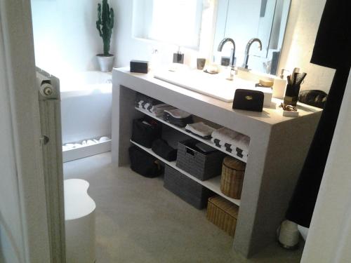 Кухня или мини-кухня в petit paradis vallee de la dordogne proche de SARLAT et ROCAMADOUR
