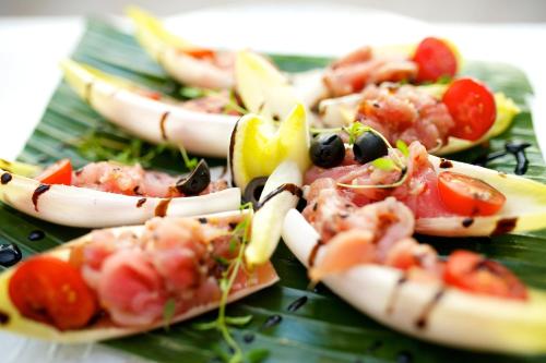 a bunch of food on a green leaf at Pałac w Małkowie in Warta
