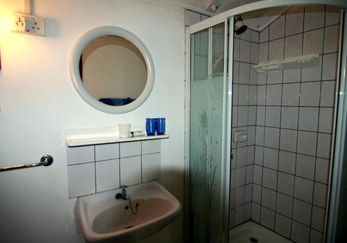 Kylpyhuone majoituspaikassa La Rocaille
