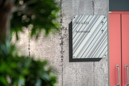 a sign on the side of a building at B&B HOTEL Sainte-Maxime Golfe de Saint Tropez in Sainte-Maxime