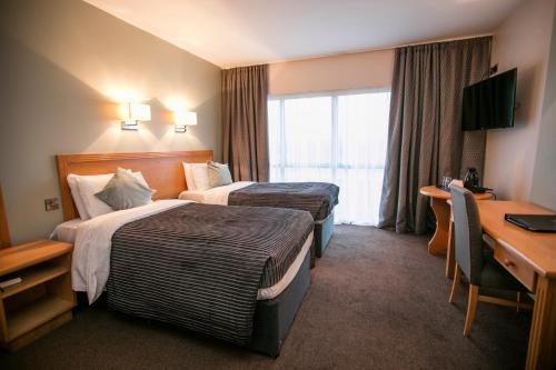 Кровать или кровати в номере La Mon Hotel & Country Club