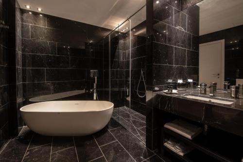 
A bathroom at Hotel Gabbani
