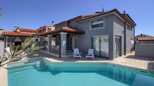 Charming Villa Verde with private pool in Pula, extra POOL HEATING by WiiBuk
