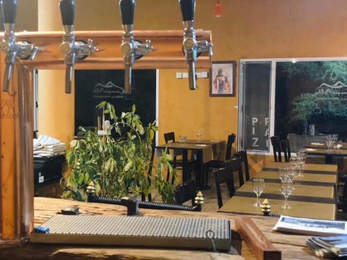 Restoran atau tempat lain untuk makan di CampoAlto Suites