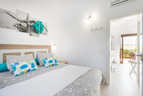 Bungalow Villa Golf Maspalomas tesisinde bir odada yatak veya yataklar