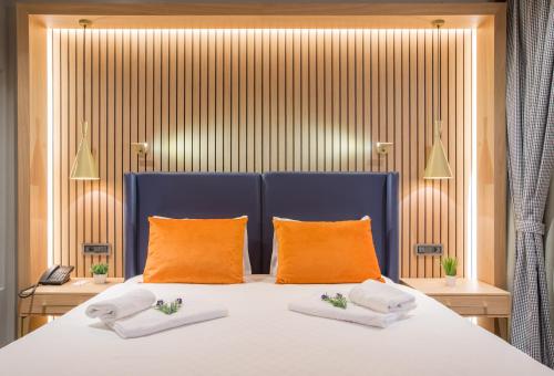 a bedroom with a bed with orange pillows at Signature Ortahisar Hotel & SPA in Ürgüp
