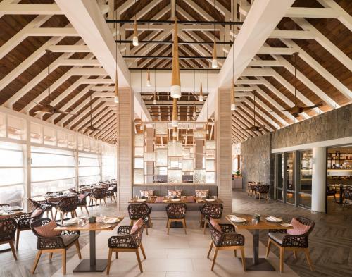 ห้องอาหารหรือที่รับประทานอาหารของ Anantara Iko Mauritius Resort & Villas