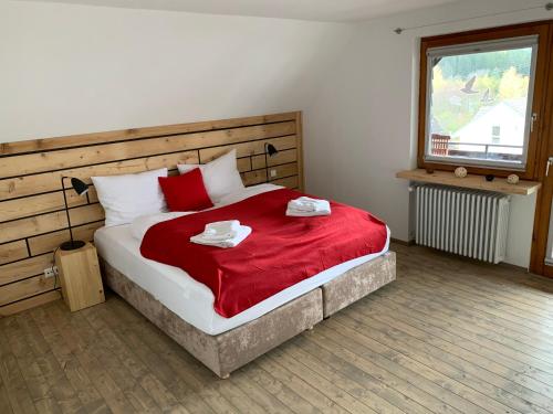 מיטה או מיטות בחדר ב-Kuckucksnester Rötenbach
