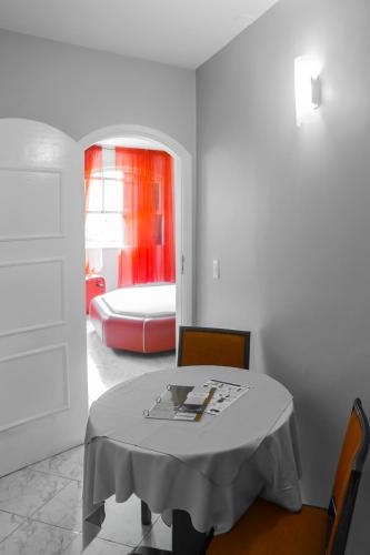 Motel Play Love – Photos 2