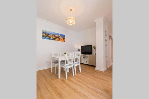 Justino Triana Central by Valcambre