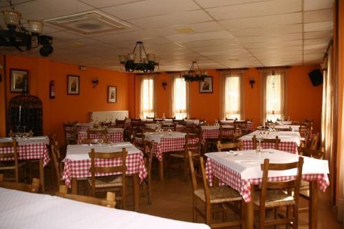 Restavracija oz. druge možnosti za prehrano v nastanitvi Hotel Restaurante Valdevenados