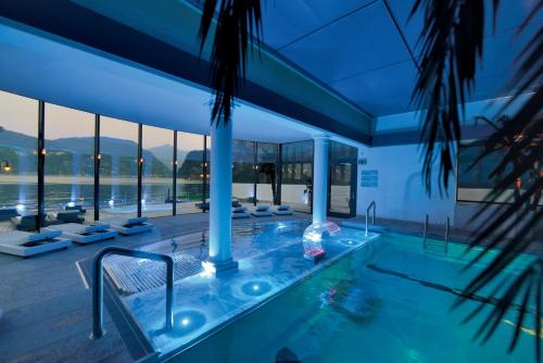 a jacuzzi tub in a house with a view at Seehotel Pilatus in Hergiswil