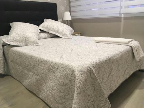 Ένα ή περισσότερα κρεβάτια σε δωμάτιο στο Apartamento Expectacular,céntrico,nuevo 5 min a pie de la Laurel Vivienda de uso Turistico