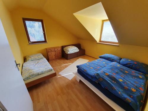 Un pat sau paturi într-o cameră la Garden View