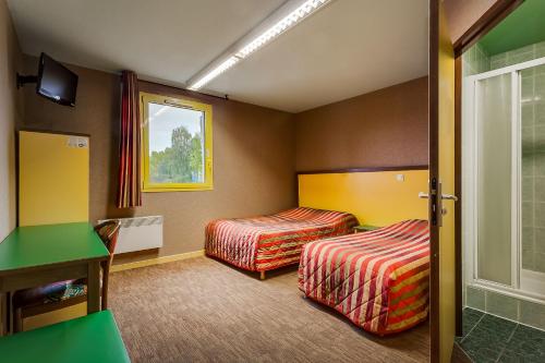 מיטה או מיטות בחדר ב-Hôtel Siatel Besançon Chateaufarine