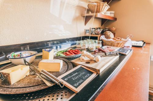 Comida en o cerca de este hotel