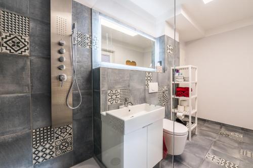 a bathroom with a sink and a shower and a toilet at Dresden ThirtySix in Dresden
