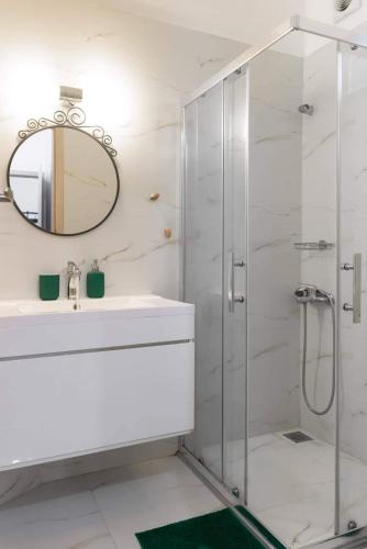 Elegant Apartment near Acropolis Walk to Plaka & Metro