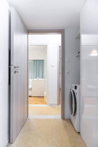 Elegant Apartment near Acropolis Walk to Plaka & Metro