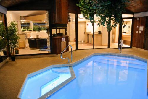 Piscina en o cerca de Sybaris Pool Suites Frankfort - Adults Only