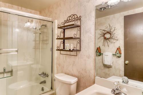 Kylpyhuone majoituspaikassa Tallac Views Getaway