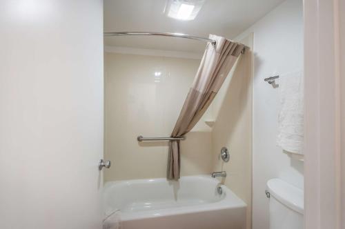 Ένα μπάνιο στο Motel 6-Odenton, MD - Fort Meade