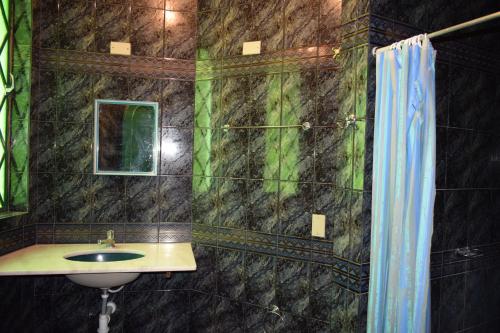 a bathroom with a sink and a shower at Chácara Dona Eulália in Monte Alegre do Sul