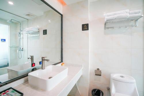 Koupelna v ubytování Felice Hotel-Guangzhou Baiyun International Airport Renhe Metro Station Branch