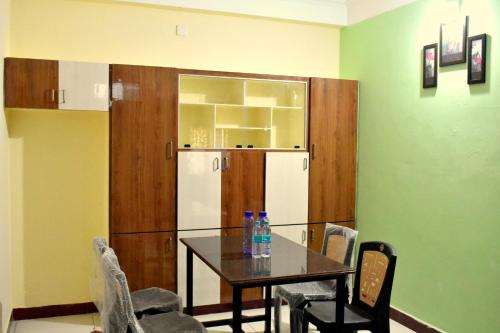 Kuchyň nebo kuchyňský kout v ubytování Sannidhi Service Apartments