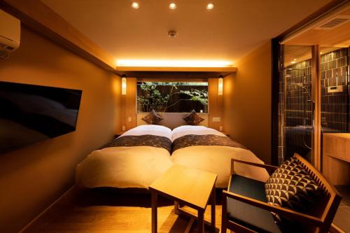 Кровать или кровати в номере Kanade Matsubara-Gokomachi