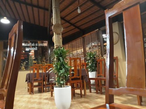 An Phu Homestay tesisinde bir restoran veya yemek mekanı