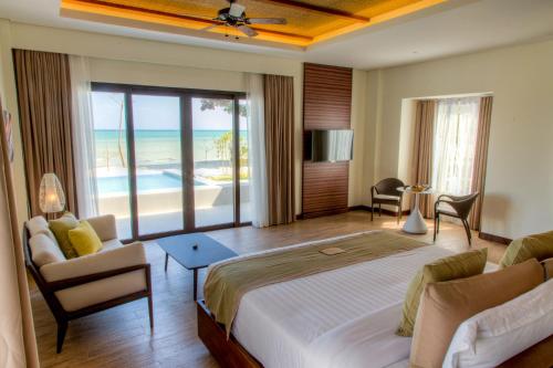 Postel nebo postele na pokoji v ubytování Kandaya Resort