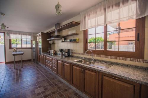Luxury Villa Playa De Las Americas First Line