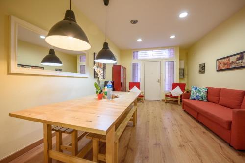 RamblasRentals Chic & Spacious Flat Pool Table 15M Ramblas - Parking - Wifi