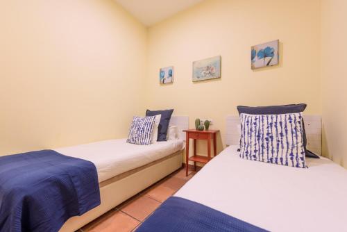 RamblasRentals Chic & Spacious Flat Pool Table 15M Ramblas - Parking - Wifi