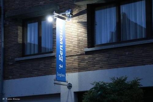 a street sign in front of a brick building at 't Eenvoud - Logies in Knokke-Heist