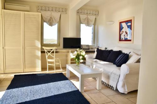 Gallery image of Aigis Suites Kea in Vourkarion