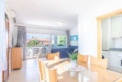 Apart-rent Casa Grecs 2029 con wifi, Smart TV, jardín y parking