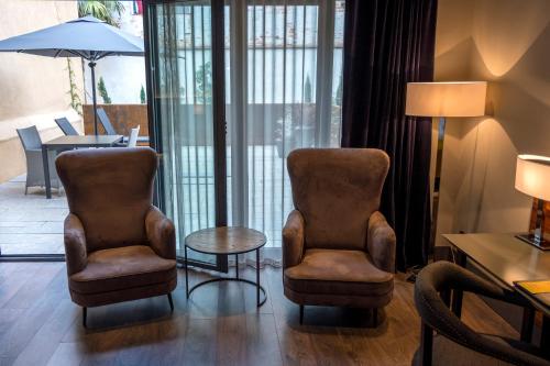 A seating area at Hotel Nord 1901 Superior 